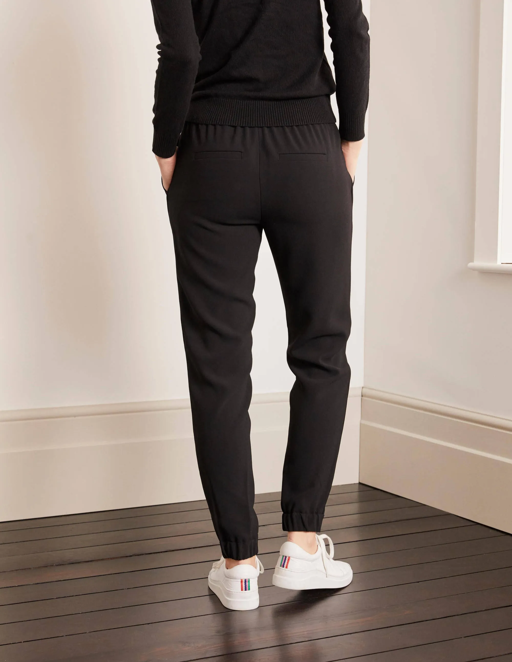 Clovelly Woven Joggers-Black