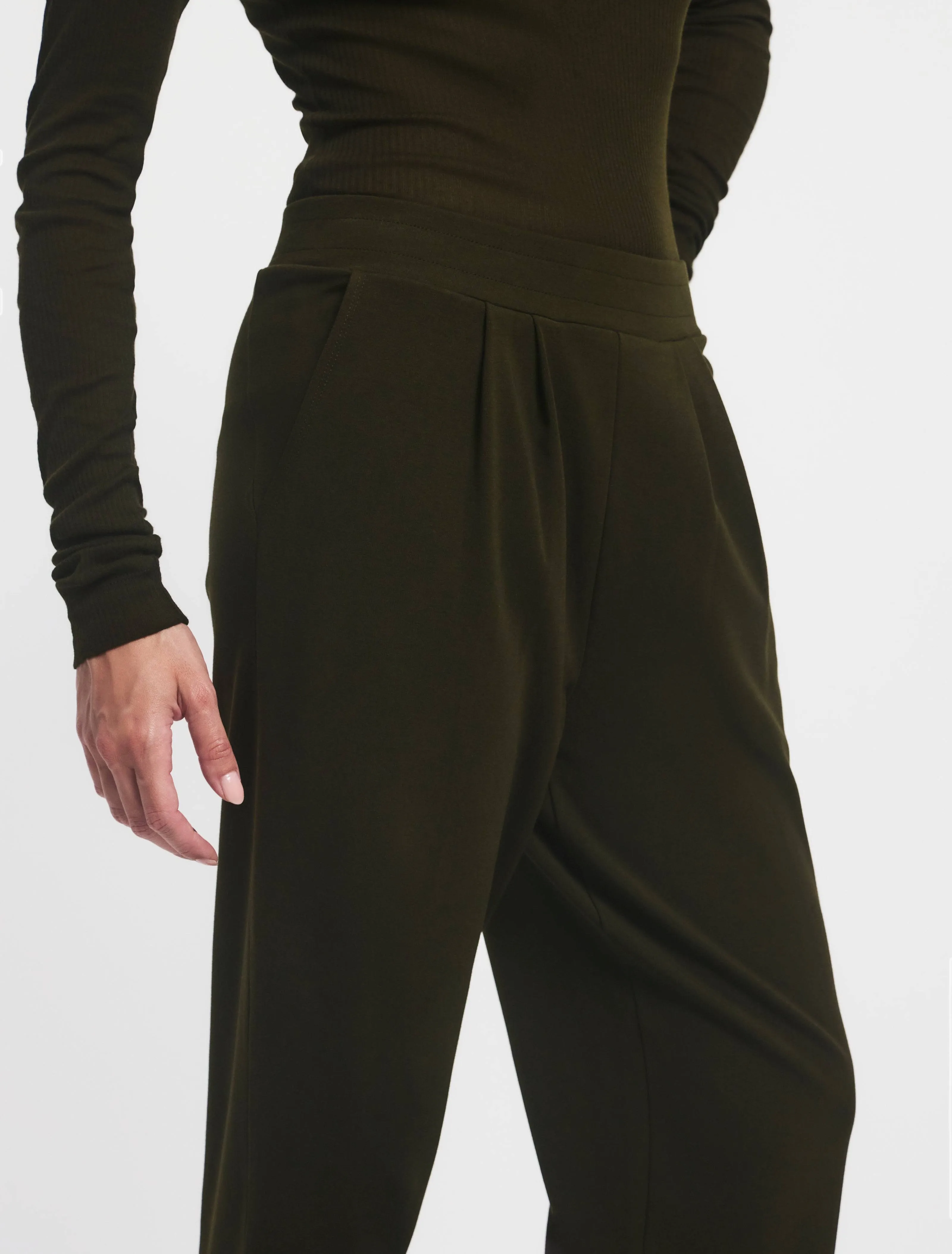 Flax Jersey Travel Pant in Dark Olive