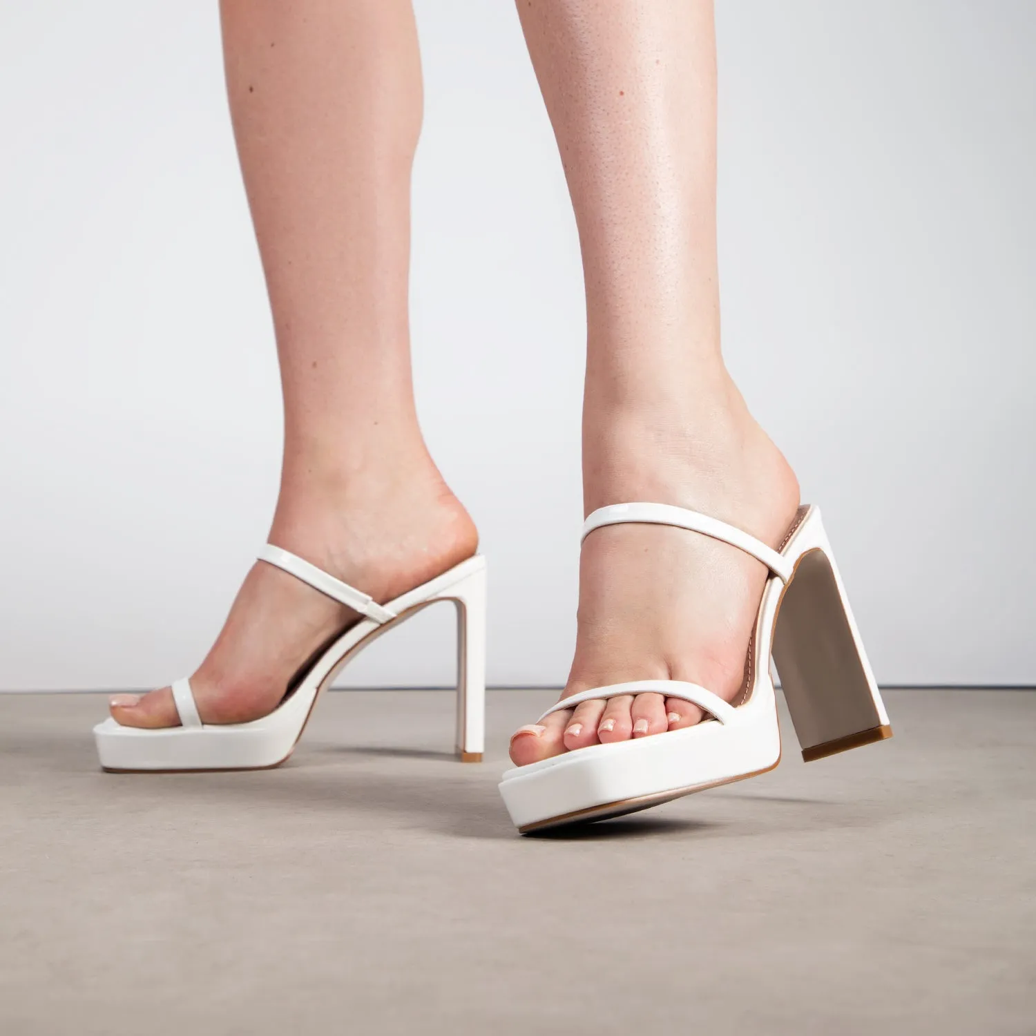 RAID Genica Heeled Mule in White